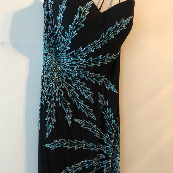 Beautiful Formal Gown / Prom Dress - Picture 5 of 6